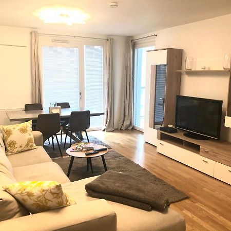 Amazing Austria Center Apartment Near Uno City Wien Exteriör bild