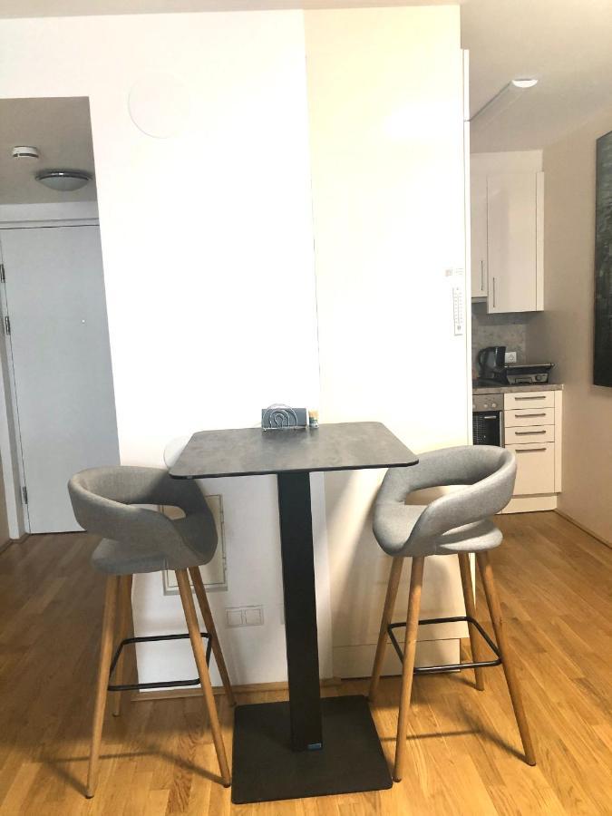 Amazing Austria Center Apartment Near Uno City Wien Exteriör bild
