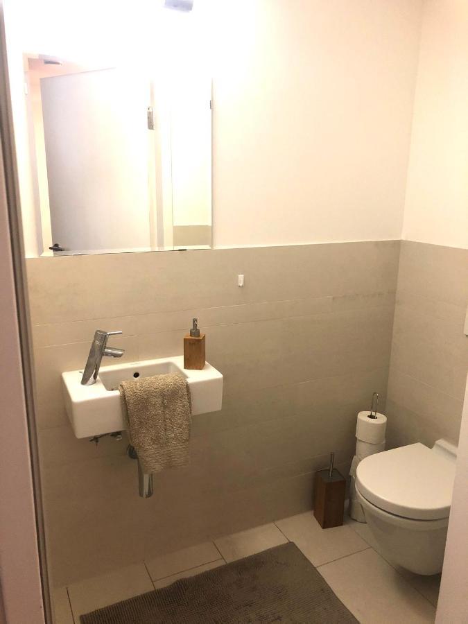 Amazing Austria Center Apartment Near Uno City Wien Exteriör bild
