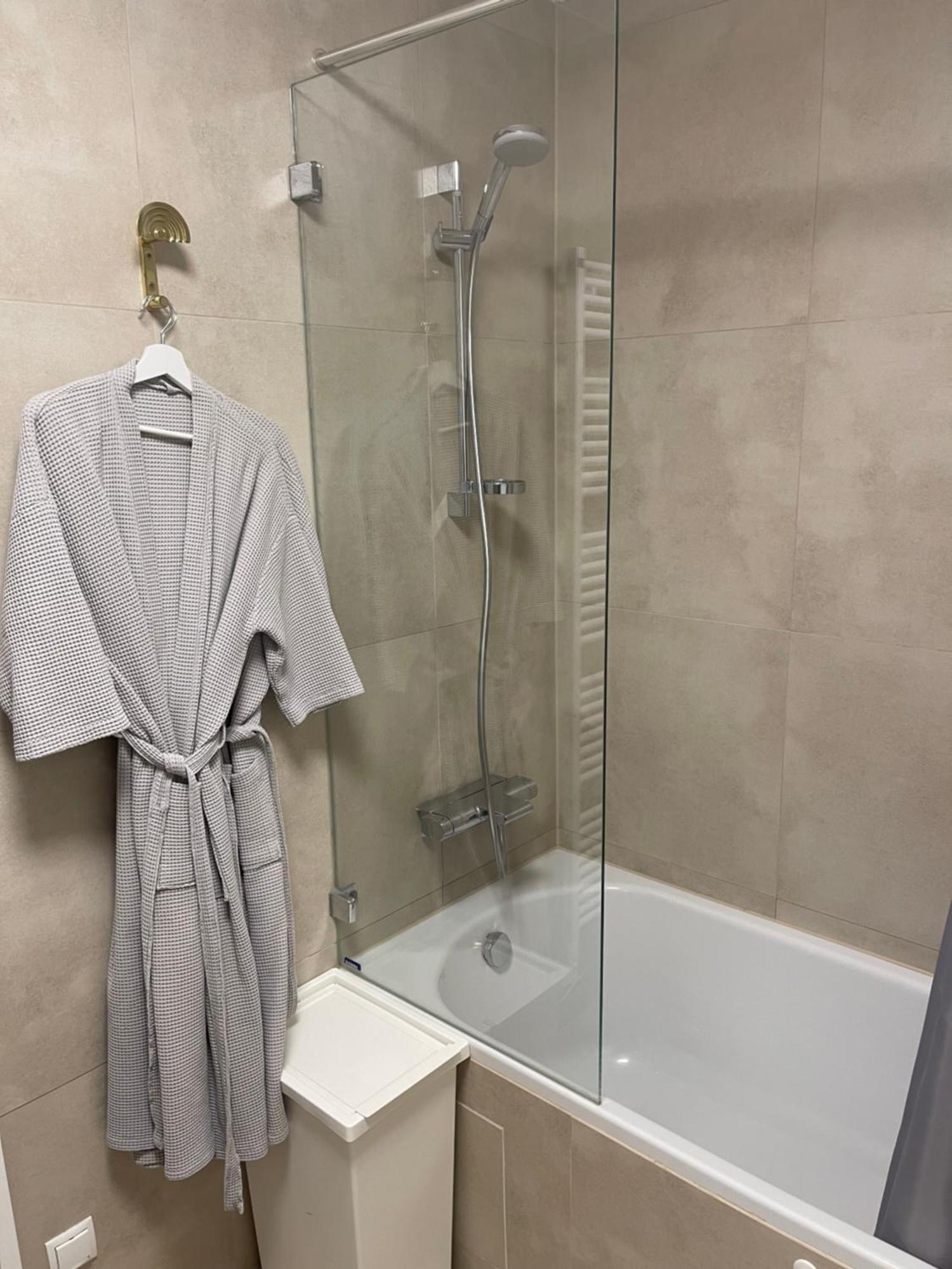 Amazing Austria Center Apartment Near Uno City Wien Exteriör bild