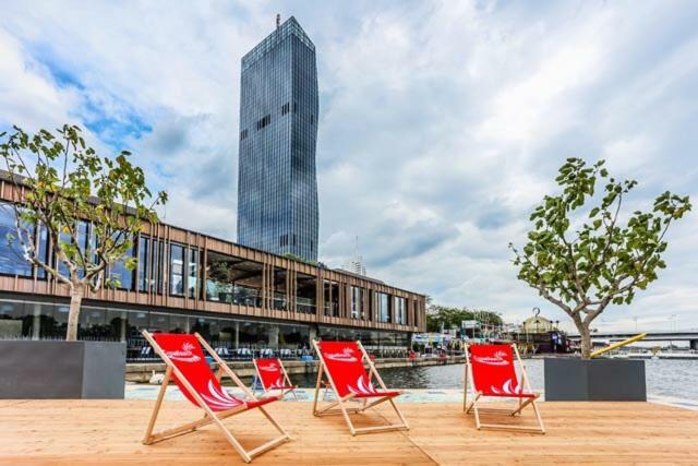 Amazing Austria Center Apartment Near Uno City Wien Exteriör bild