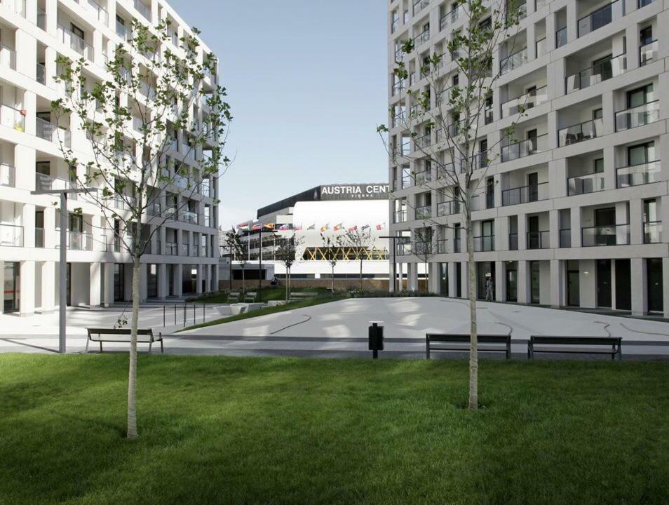Amazing Austria Center Apartment Near Uno City Wien Exteriör bild