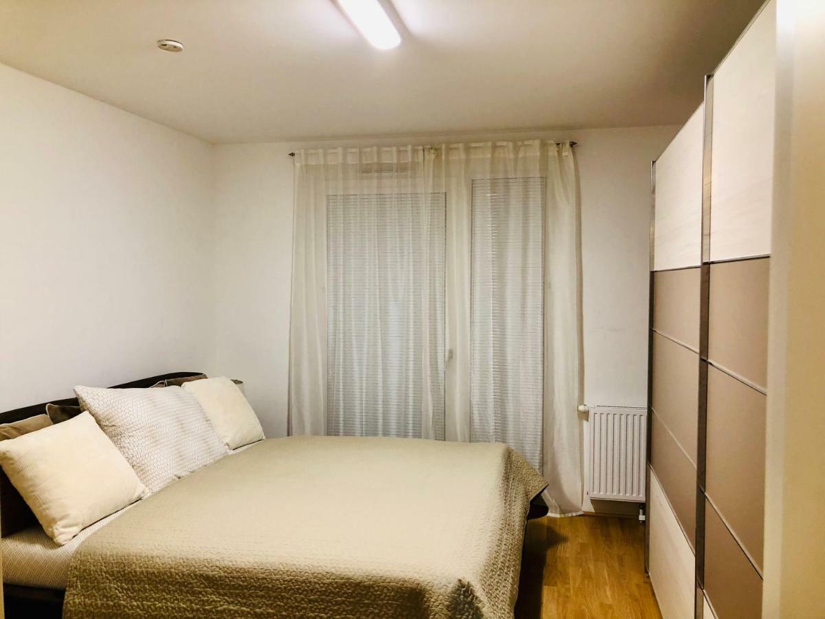 Amazing Austria Center Apartment Near Uno City Wien Exteriör bild