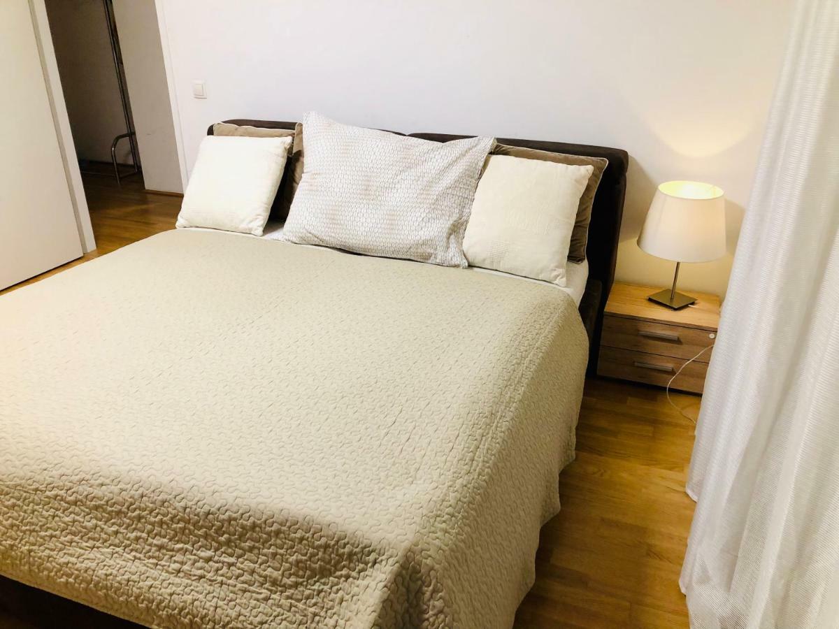 Amazing Austria Center Apartment Near Uno City Wien Exteriör bild