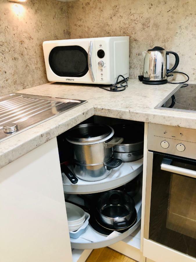 Amazing Austria Center Apartment Near Uno City Wien Exteriör bild