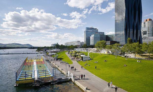 Amazing Austria Center Apartment Near Uno City Wien Exteriör bild